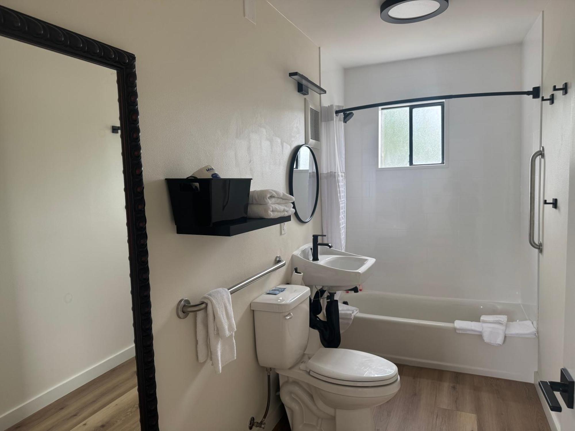 Richland Inn And Suites Bagian luar foto